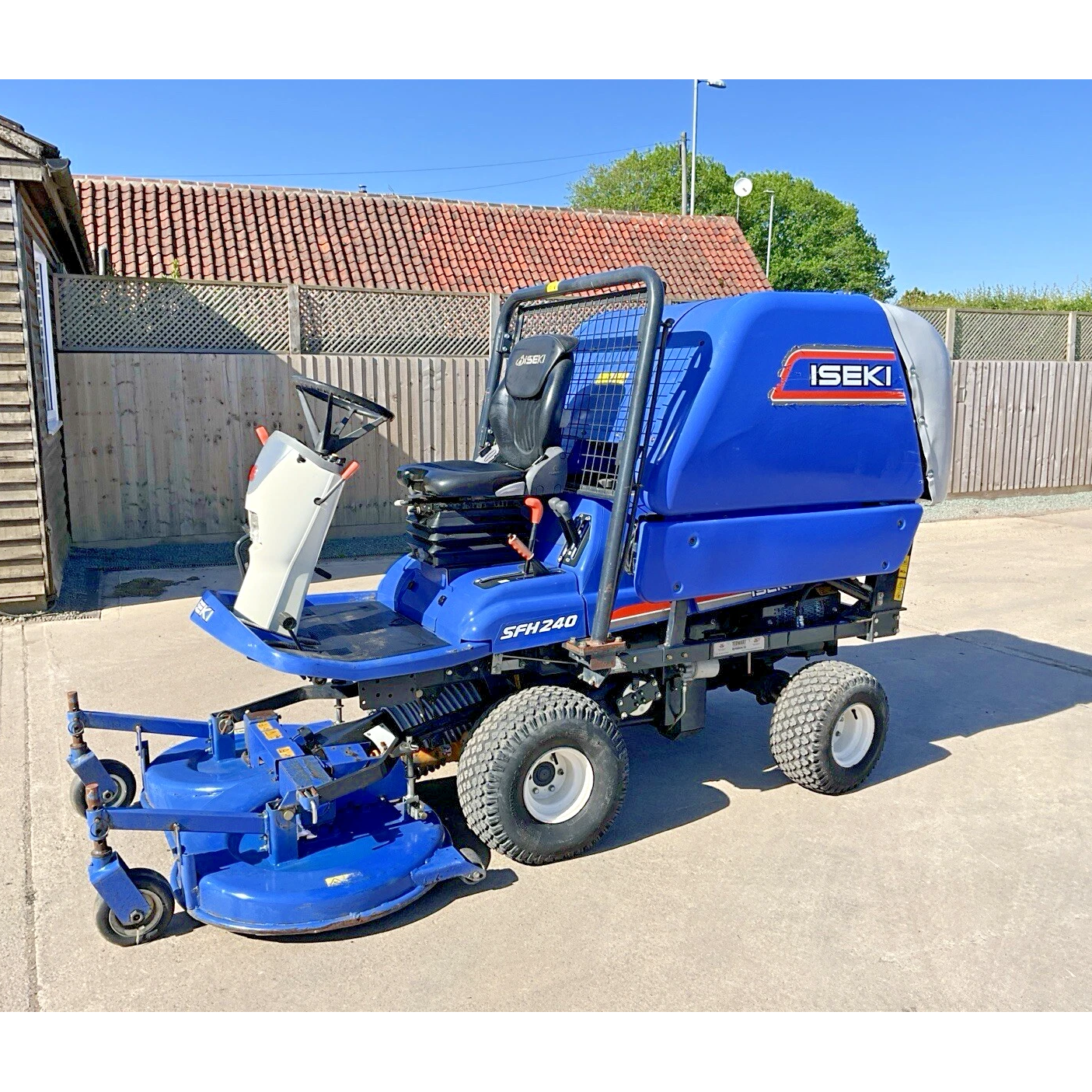 2012 ISEKI SF240 OUTFRONT DIESEL HIGH TIP RIDE ON LAWN MOWER